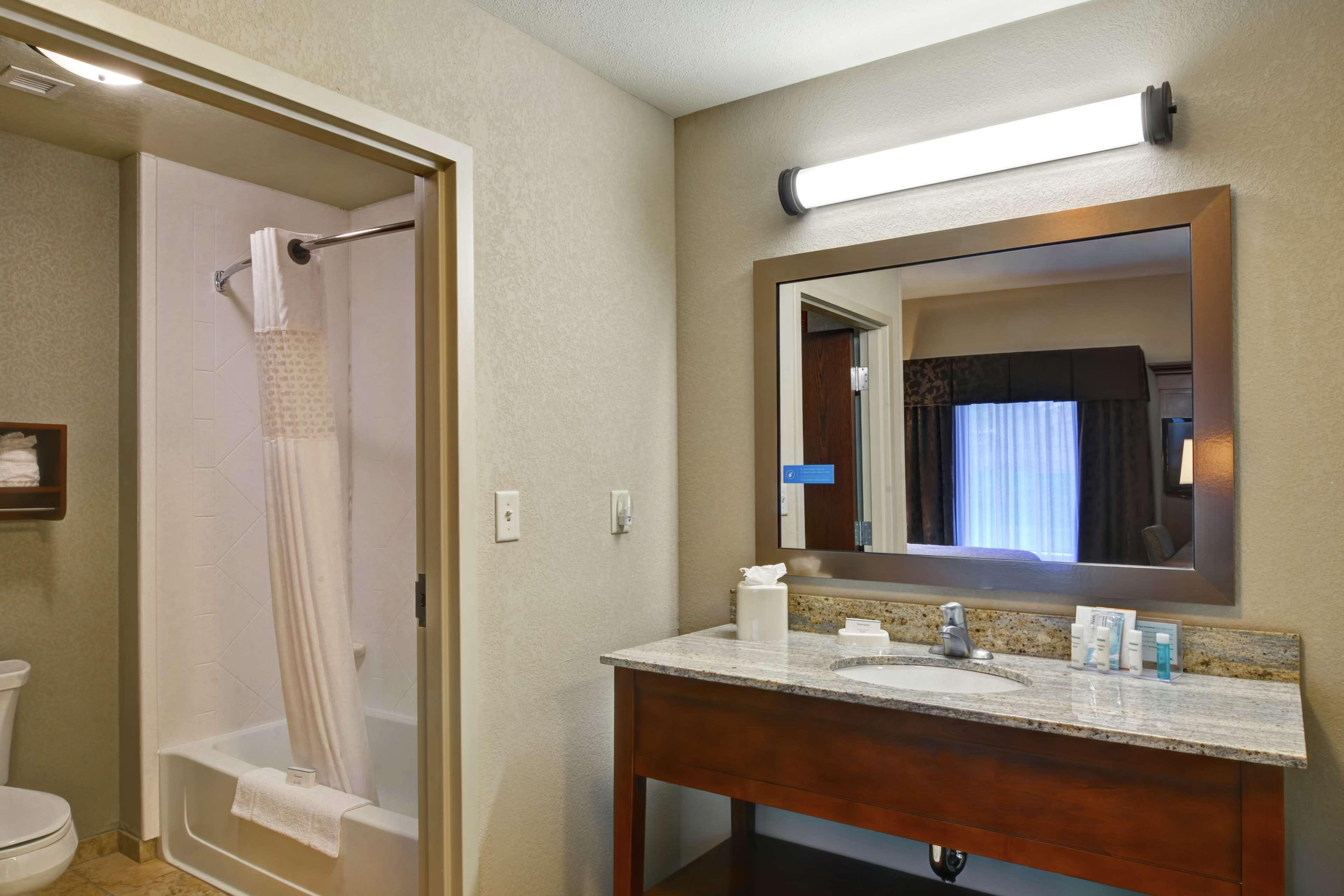 Hampton Inn And Suites New Hartford/Utica Extérieur photo