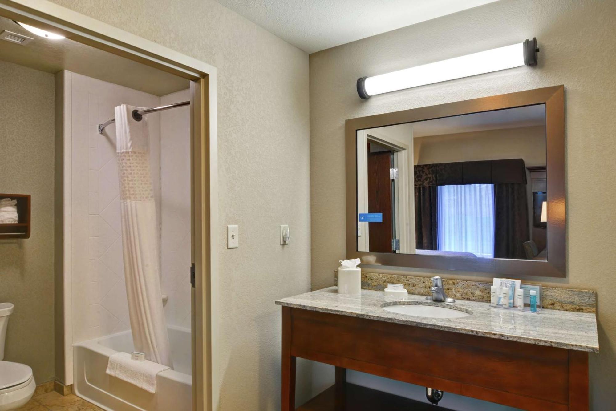 Hampton Inn And Suites New Hartford/Utica Extérieur photo